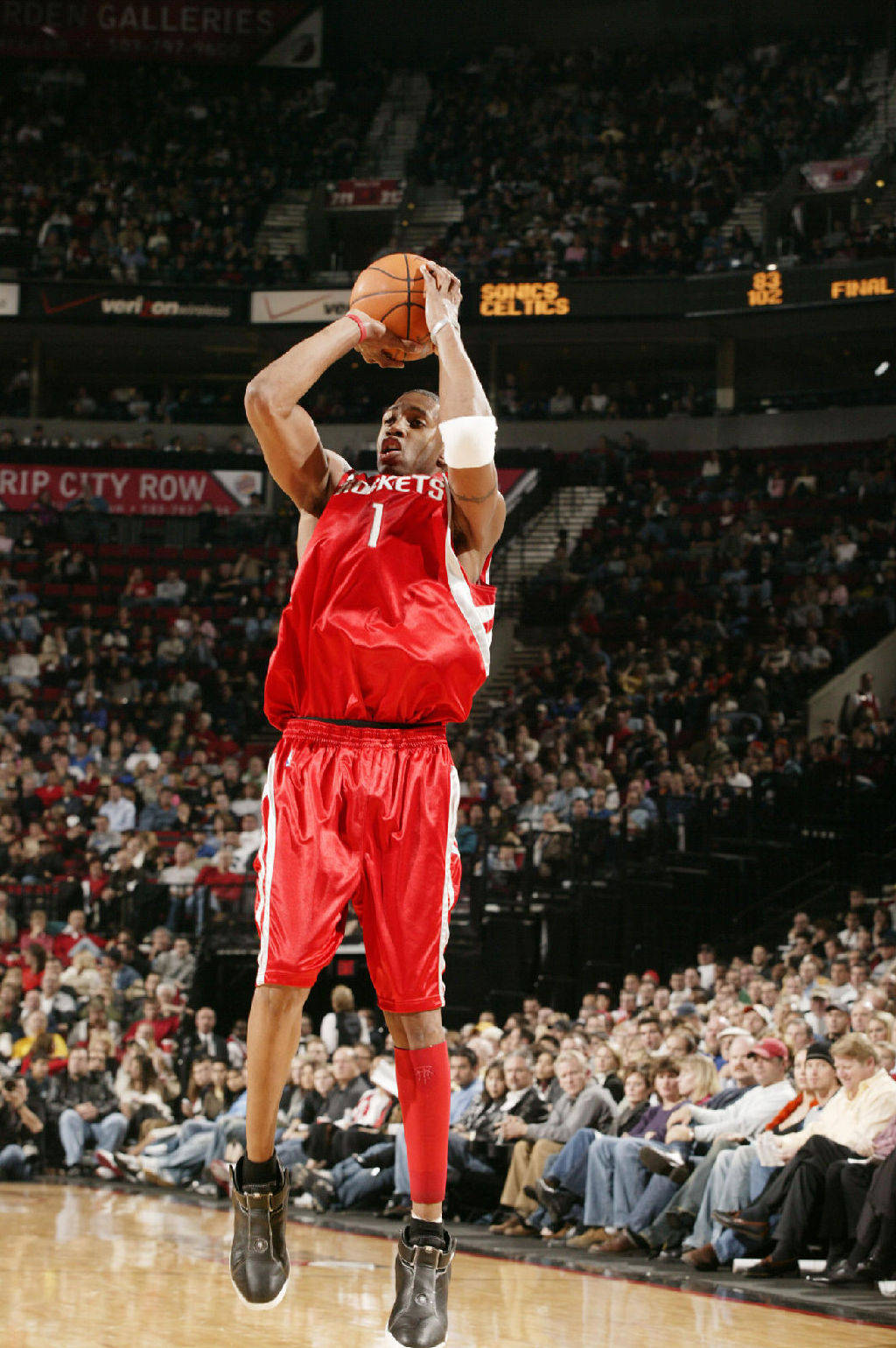 复出有望？老鹰队记：特雷·杨在赛前热身中进行投篮训练（复出可期？老鹰记者：特雷·杨赛前热身进行投篮训练）