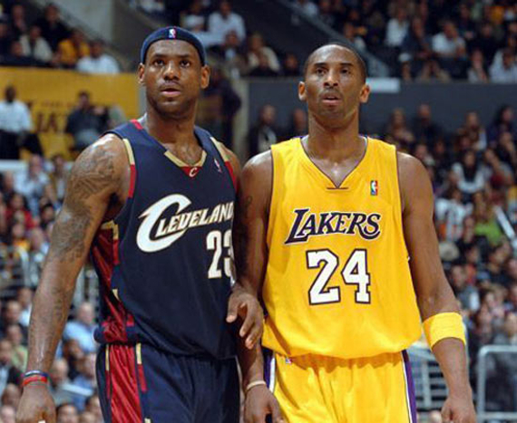 东契奇最新搞笑广告：向博班裁判和Woj道歉 送上签名鞋赔罪（东契奇爆笑新广告：向博班、裁判与Woj致歉，奉上签名球鞋赔礼）