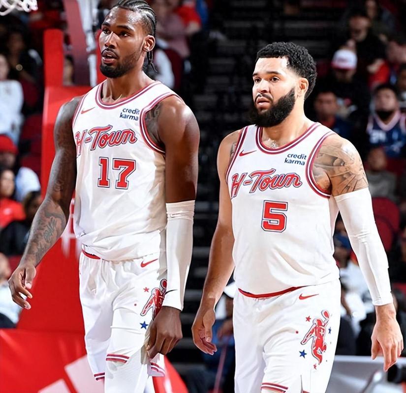 江苏节日！苏超决赛赛前南通队球迷场外集结为球队助威（江苏沸腾！苏超决赛前南通球迷场外集结为球队呐喊助威）