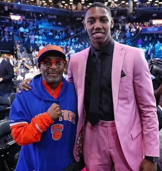 泰山主帅尘埃落定？山东资深记者曝重磅内幕，非韩鹏引发球迷复杂心情（泰山主帅人选将定？山东名记者曝猛料：并非韩鹏，球迷喜忧参半）