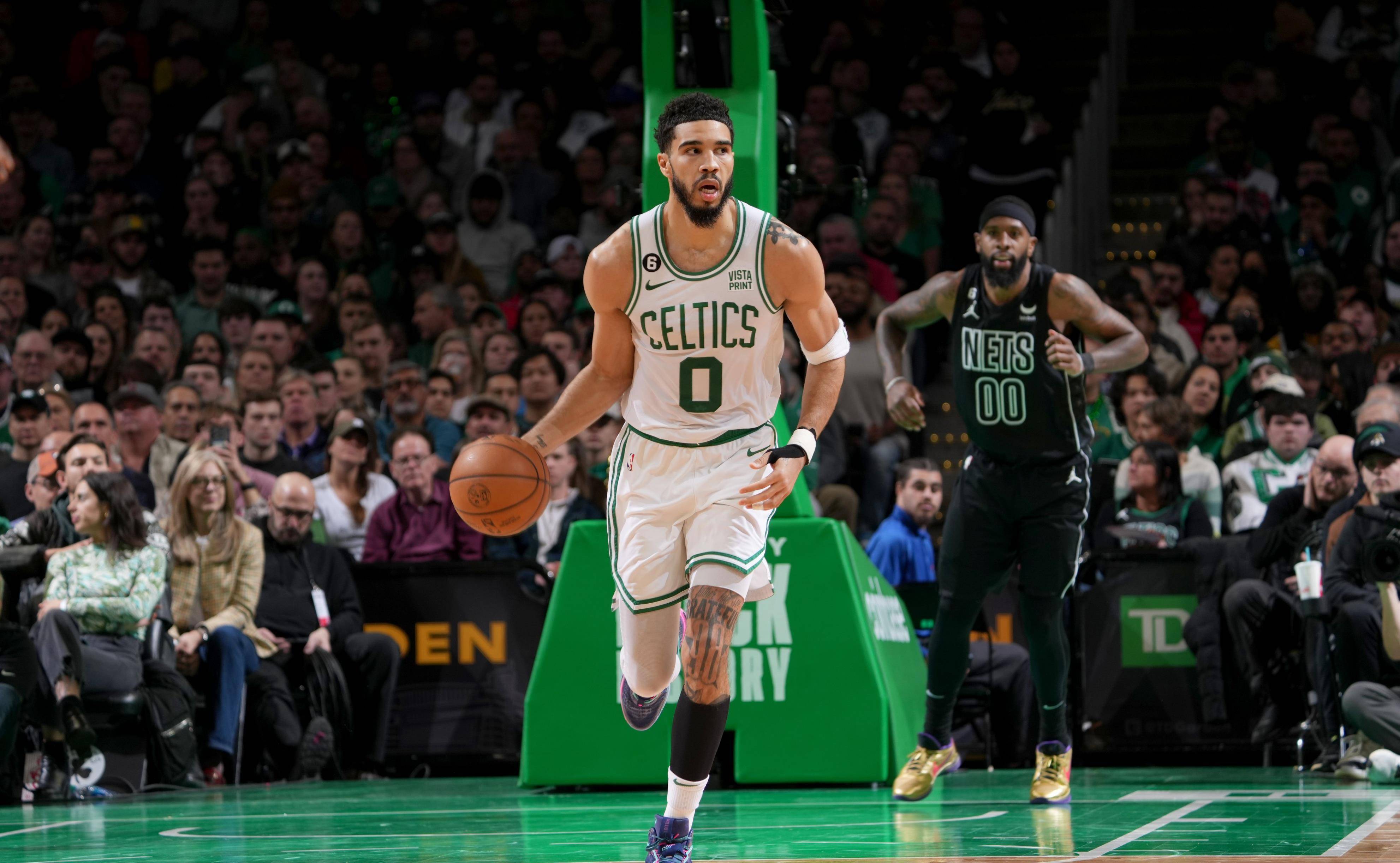 米体：齐沃将全队关在更衣室训话了数分钟，并批评了所有球员（米体：齐沃在更衣室对全队训话数分钟，严厉批评全体球员）