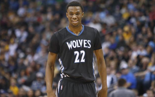 上海大鲨鱼怀特塞德崴脚缺席今晚对阵江苏肯帝亚比赛（上海大鲨鱼外援怀特塞德因脚踝扭伤缺席今晚对江苏肯帝亚之战）