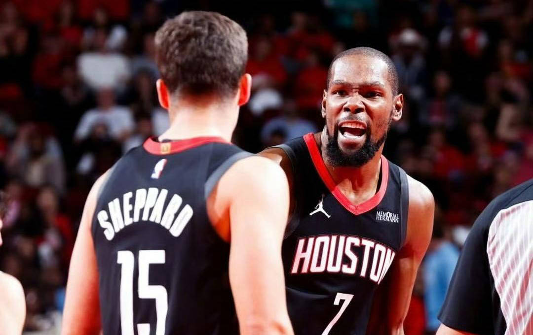 中青赛战报 ｜ 青岛追风少年两支梯队领跑积分榜（中青赛赛况 ｜ 青岛追风少年双梯队占据积分榜首位）