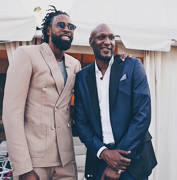 每体：拉菲尼亚对身边人表态，不拿到欧冠就不离开巴萨（每体：拉菲尼亚告知身边人，未夺欧冠前不考虑离开巴萨）