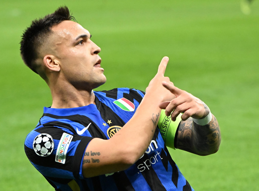 凯恩：希望英格兰制定定位球手册；我加盟拜仁与图赫尔有关（凯恩：期待英格兰出台定位球指南；转投拜仁受图赫尔影响）