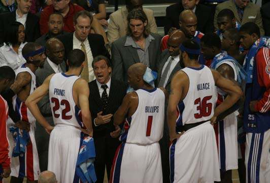 辽宁男篮王哲林关键得分带队胜（王哲林关键时刻得分助辽宁男篮取胜）