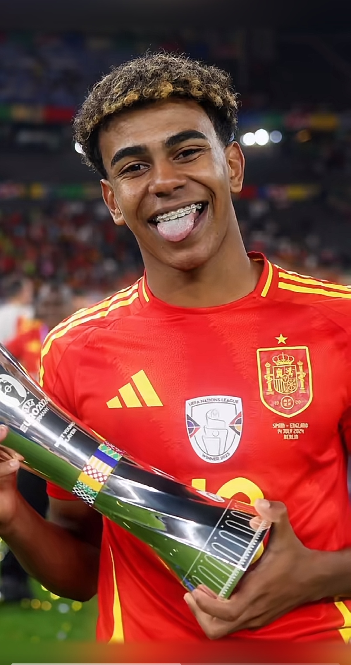 马内克半场表现惊艳，三分球6投全中（马内克半场火力全开，三分球6中6）