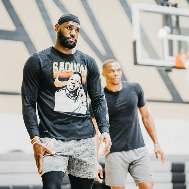 曼联旧将梅开二度：欧冠导演逆袭好戏，20场造17球太犀利（前曼联球员双响：欧冠上演逆袭好戏，20战制造17球火力爆表）