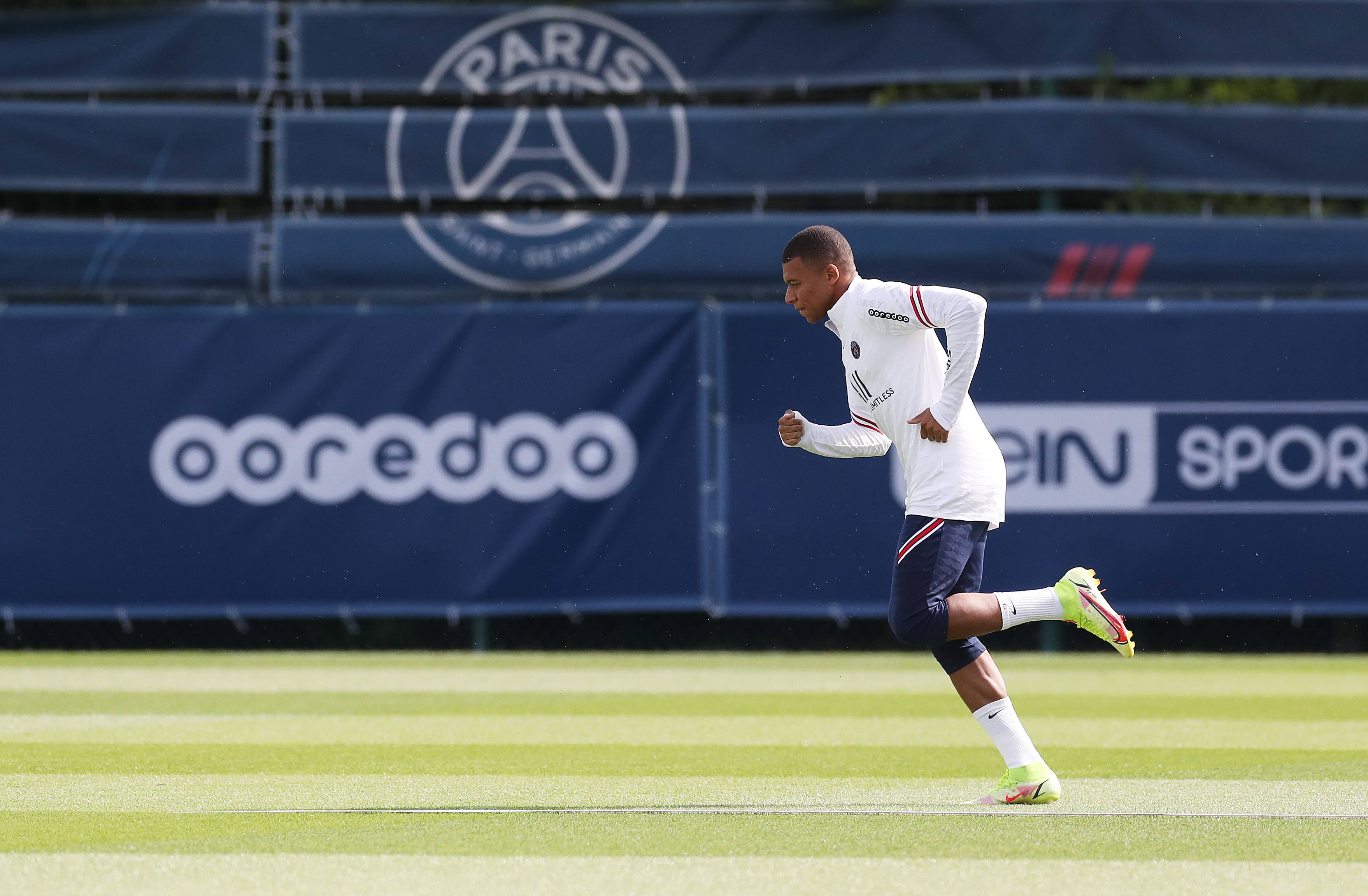 就要和你贴贴！曼联利物浦相爱相杀 积分死缠焦孟不离（曼联利物浦爱恨交织，积分缠斗难解难分）