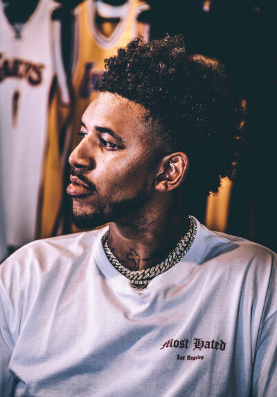 马特乌斯：我和马拉多纳就像梅西和C罗，但我们场外相处更多（马特乌斯：我与马拉多纳如同梅西与C罗，但场外互动更频繁）