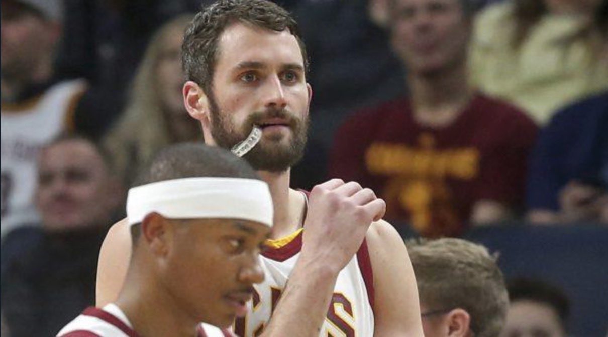 绿帽哥独家：斯洛特帅位告险，部分核心球员对其战术感到困惑（独家：斯洛特帅位岌岌可危，部分核心对其战术存疑）