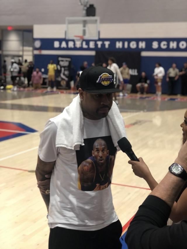 詹姆斯逆天表现再现老将统治力（詹姆斯超神发挥再度彰显老将统治力）