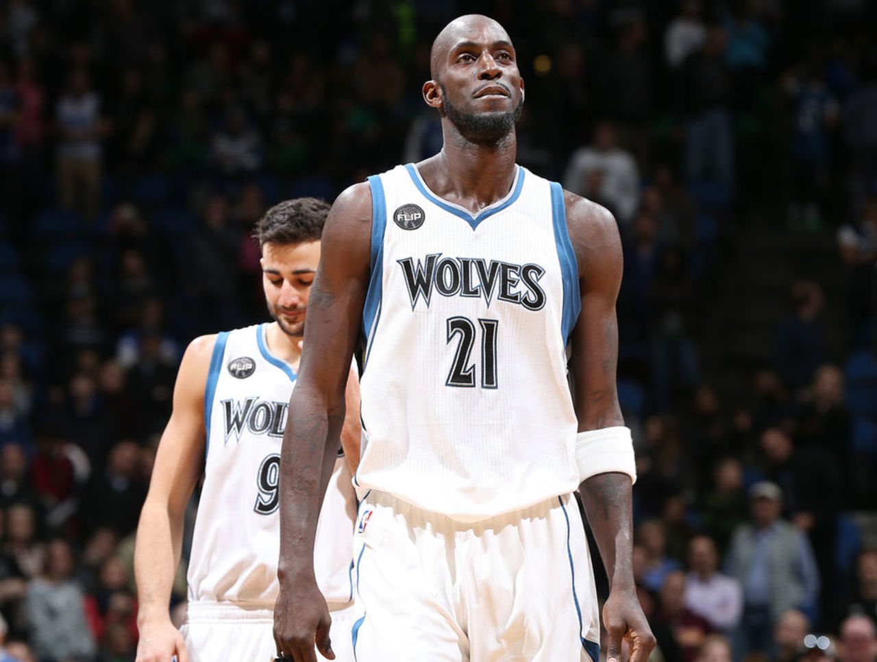 哈里森·巴恩斯：马刺本节10分的英雄（哈里森·巴恩斯：马刺单节拿下10分的功臣）