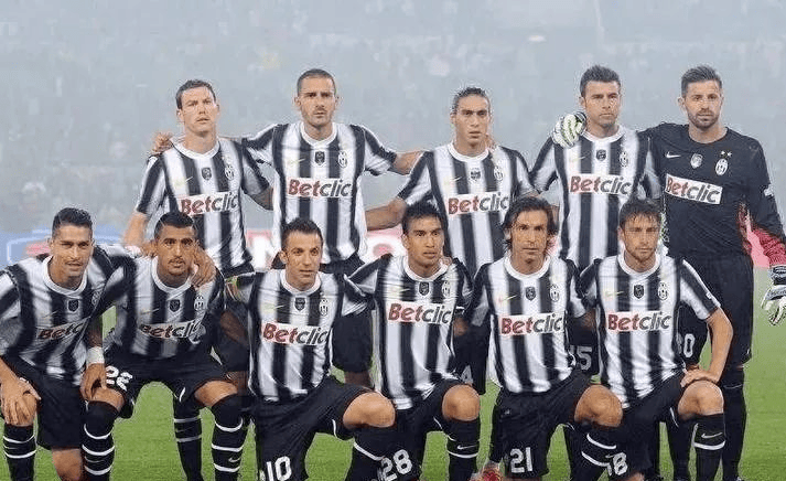 点谁呢？阿莫林整治曼联青训球员不良风气，有人自视甚高摆架子（点名谁？阿莫林整顿曼联青训风纪，部分球员自视过高摆谱）