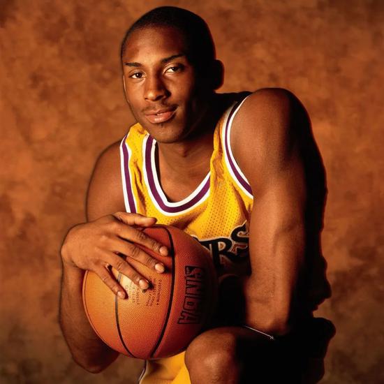 R.I.P.，前意国门、米兰双雄旧将洛伦佐-布冯去世，享年95岁（沉痛悼念：前意大利国门、米兰双雄名宿洛伦佐-布冯逝世，享年95岁）