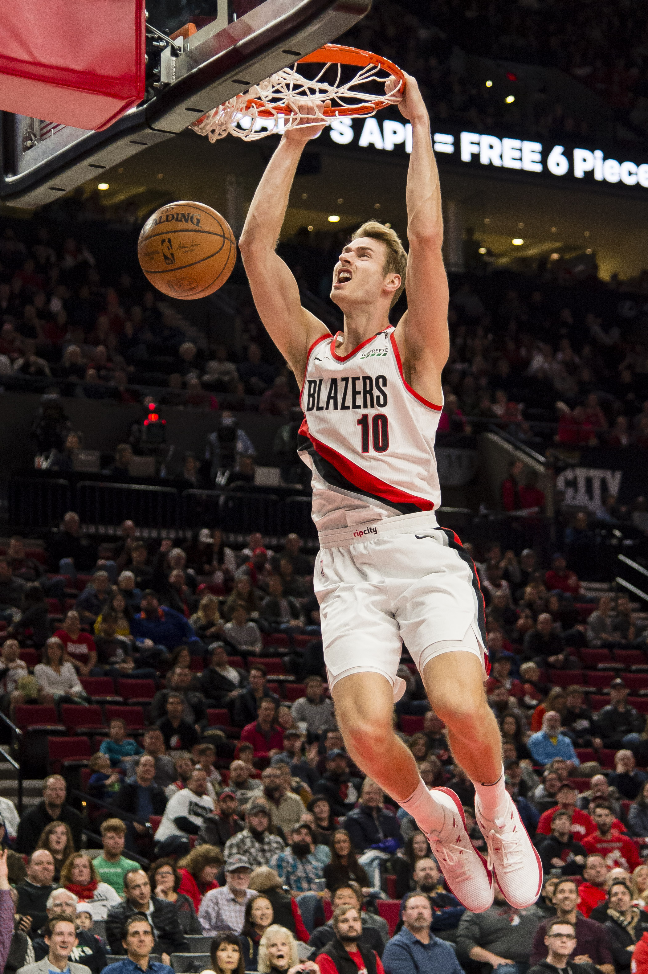 西媒：拉莫斯希望回欧洲主流联赛，他渴望回国家队参加世界杯（西媒：拉莫斯盼重返欧洲主流联赛，力争回归国家队出战世界杯）