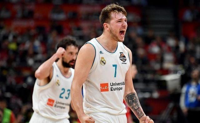 阿门，这位在篮球场上默默耕耘的球员，以其稳健的控卫表现赢得了队友及球队的信任。（阿门：低调耕耘的稳健控卫，凭实力收获队友与球队的信赖）