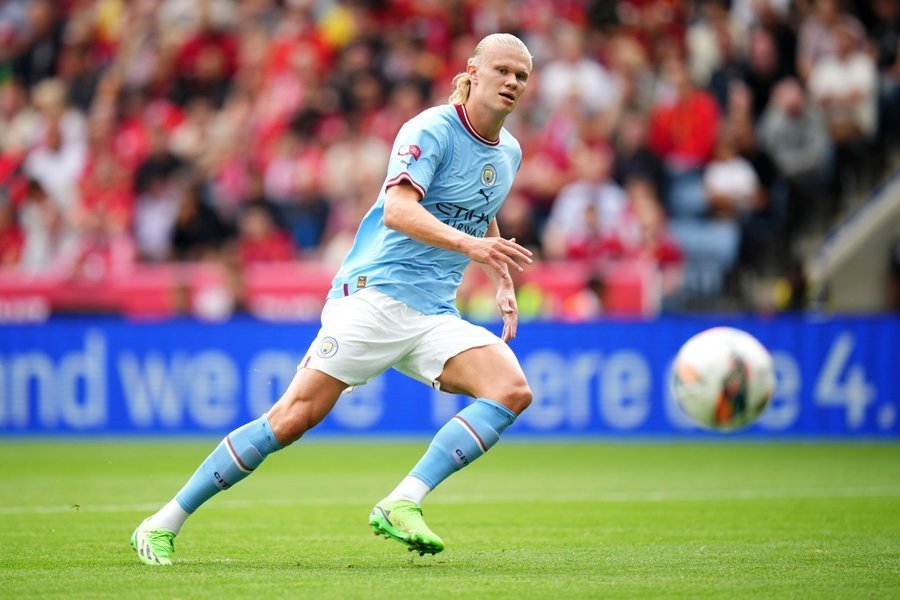 布伦森的篮球之路：从青涩少年到NBA明星（布伦森的崛起之路：从青涩少年迈向NBA明星）